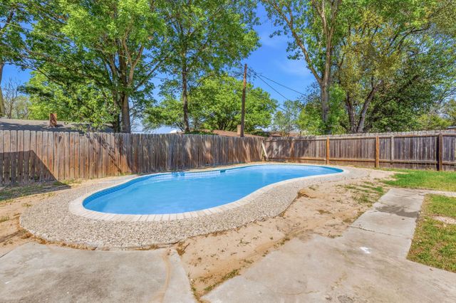 1307 Aspen ST, Lockhart, TX 78644