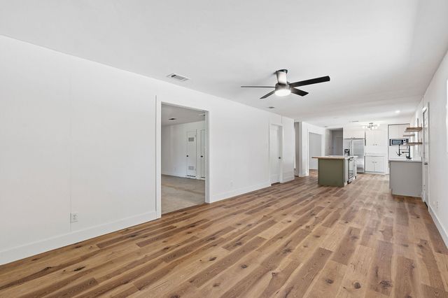 1307 Aspen ST, Lockhart, TX 78644