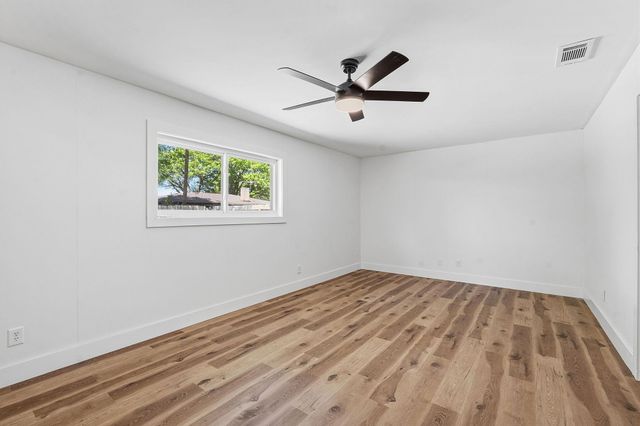 1307 Aspen ST, Lockhart, TX 78644