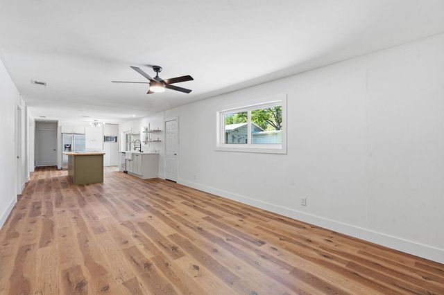 1307 Aspen ST, Lockhart, TX 78644