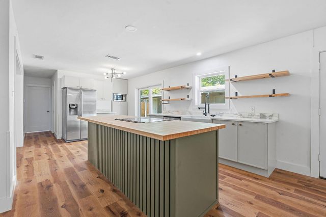 1307 Aspen ST, Lockhart, TX 78644