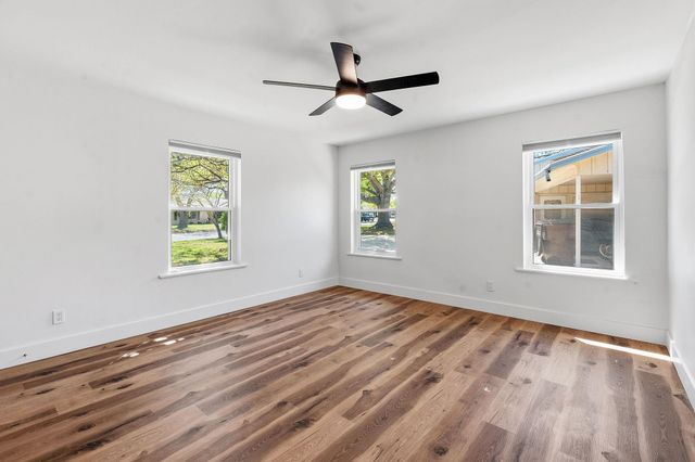 1307 Aspen ST, Lockhart, TX 78644