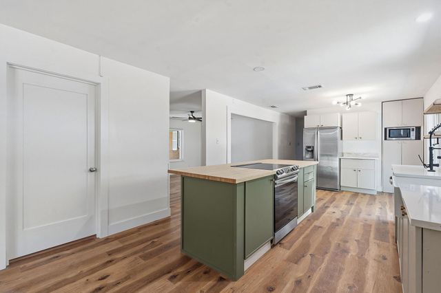 1307 Aspen ST, Lockhart, TX 78644