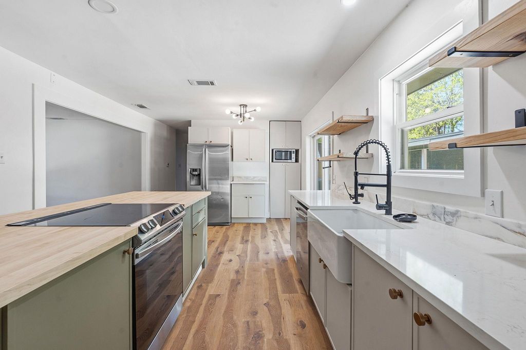 1307 Aspen ST, Lockhart, TX 78644