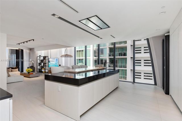 1000 Biscayne Boulevard 3502, Miami, FL 33132