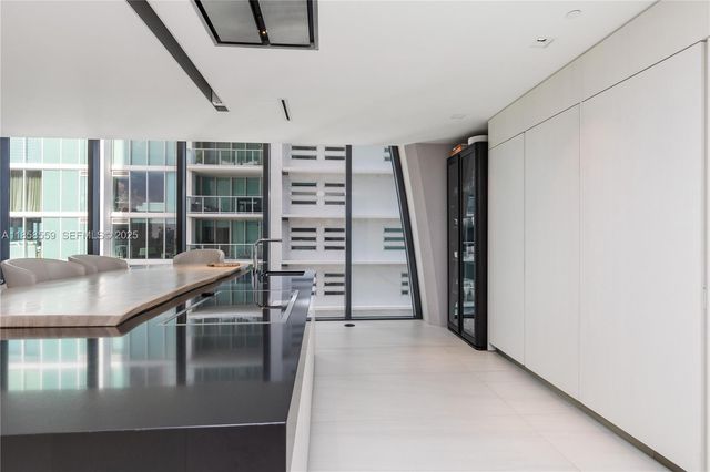 1000 Biscayne Boulevard 3502, Miami, FL 33132