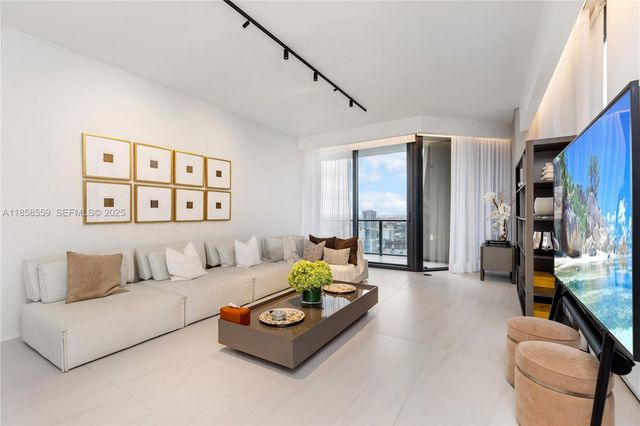 1000 Biscayne Boulevard 3502, Miami, FL 33132
