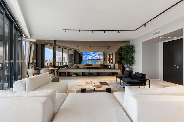 1000 Biscayne Boulevard 3502, Miami, FL 33132