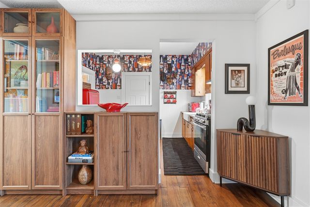 326 W Robert Avenue, Hazel Park, MI 48030