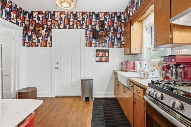 326 W Robert Avenue, Hazel Park, MI 48030