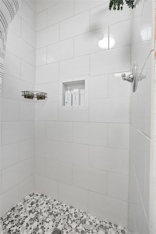 326 W Robert Avenue, Hazel Park, MI 48030