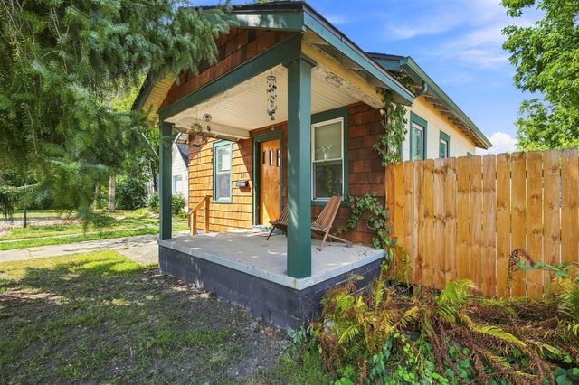 326 W Robert Avenue, Hazel Park, MI 48030