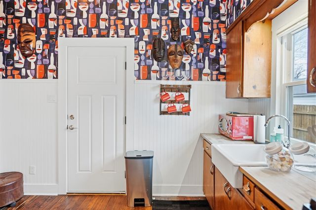 326 W Robert Avenue, Hazel Park, MI 48030