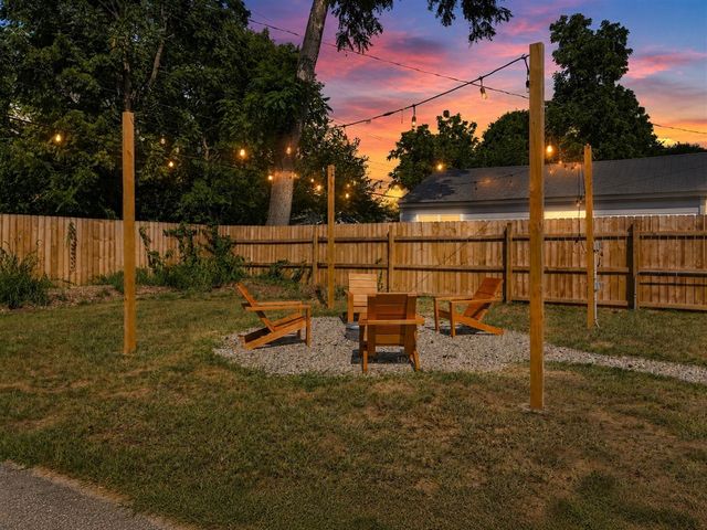 326 W Robert Avenue, Hazel Park, MI 48030