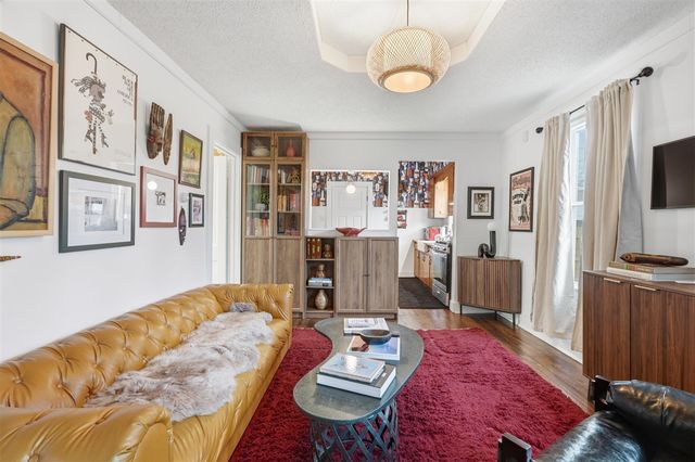 326 W Robert Avenue, Hazel Park, MI 48030
