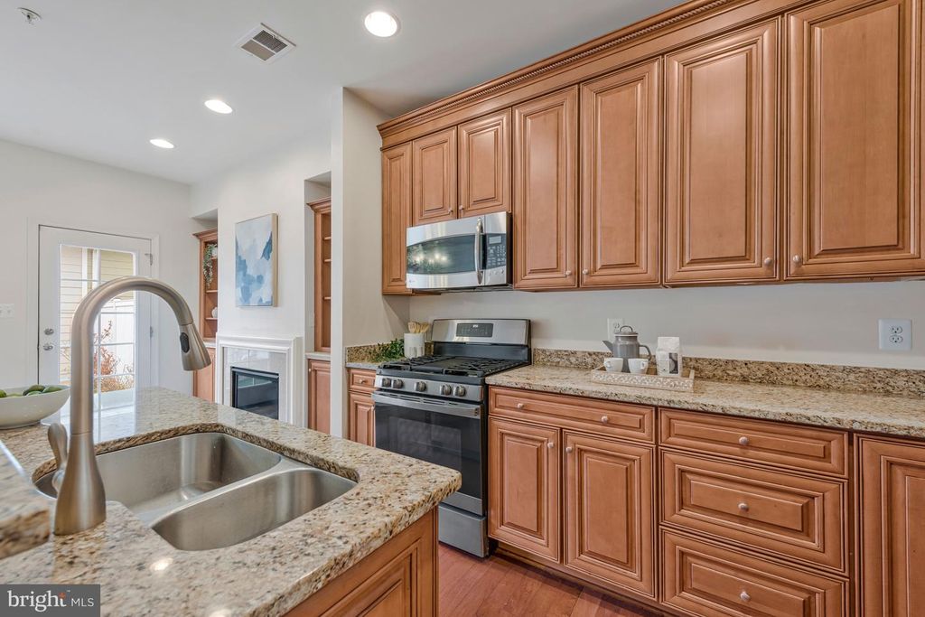 Image 12 of property listing at 32 BOUCHER PL, Annapolis, MD 21403