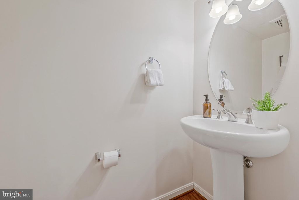 Image 19 of property listing at 32 BOUCHER PL, Annapolis, MD 21403