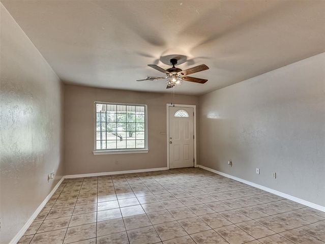 216 W Seward Road, Guthrie, OK 73044