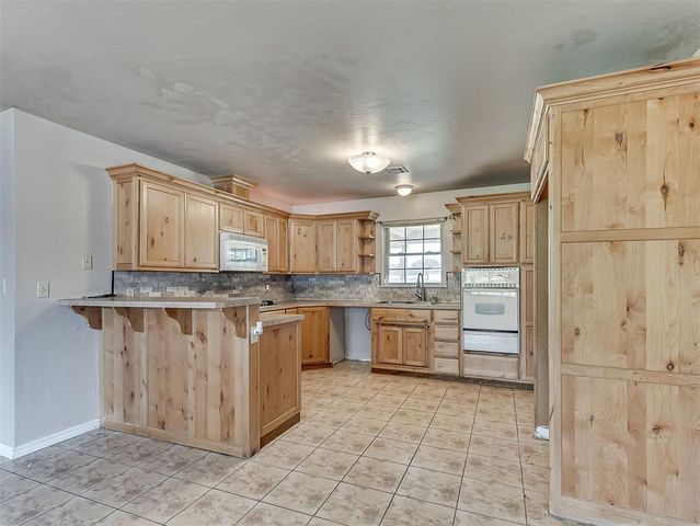 216 W Seward Road, Guthrie, OK 73044