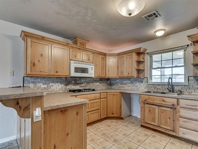 216 W Seward Road, Guthrie, OK 73044