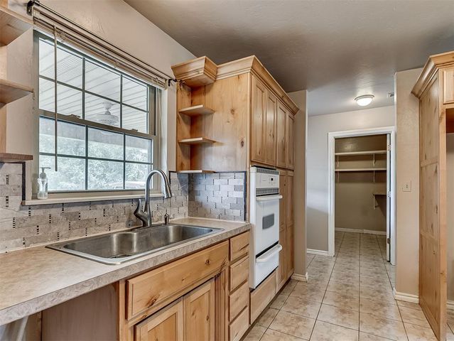 216 W Seward Road, Guthrie, OK 73044
