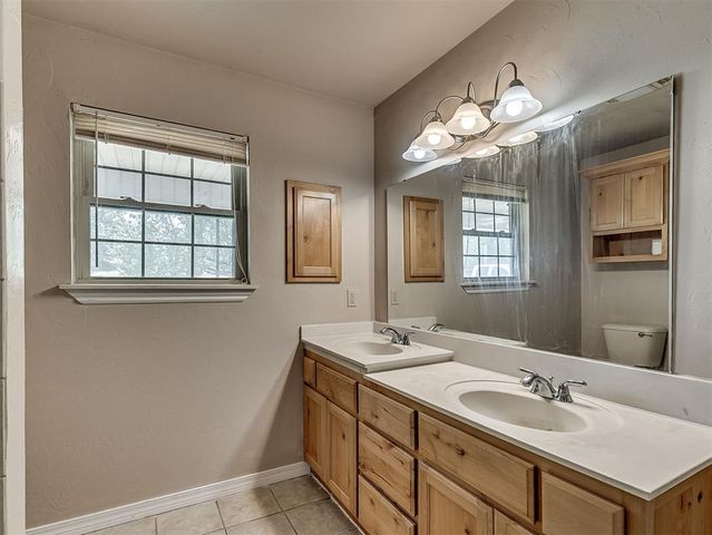 216 W Seward Road, Guthrie, OK 73044