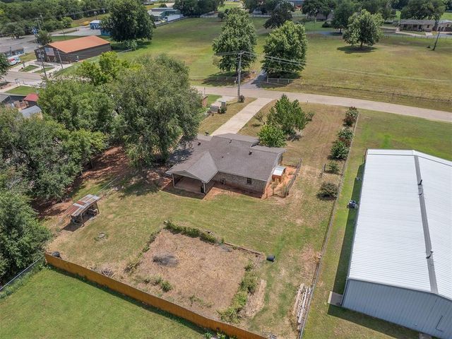 216 W Seward Road, Guthrie, OK 73044
