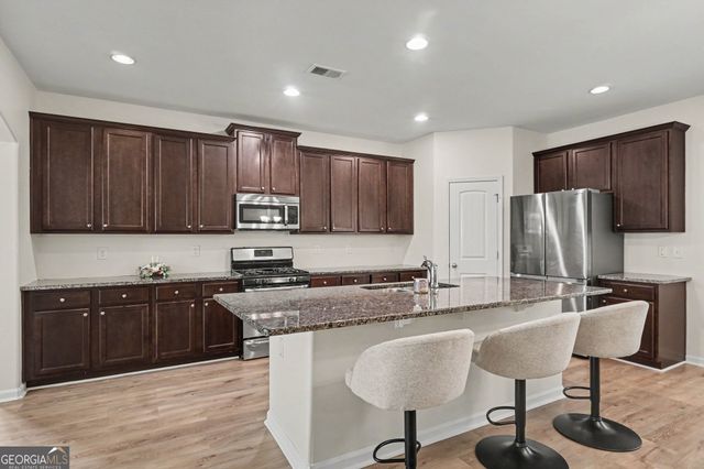 3923 Kingfisher Drive, Atlanta, GA 30349