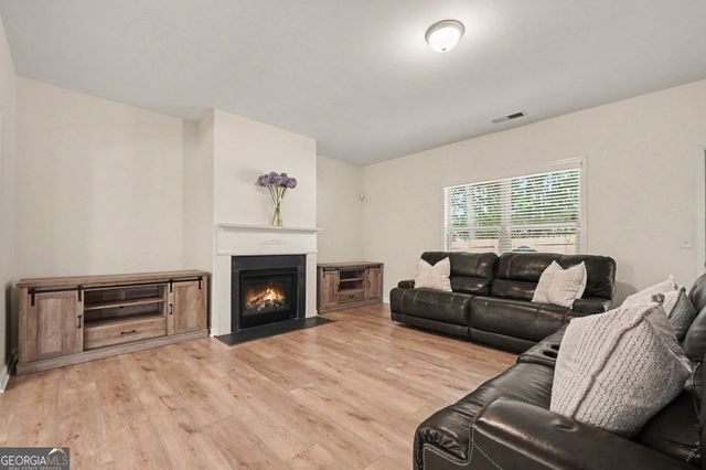3923 Kingfisher Drive, Atlanta, GA 30349