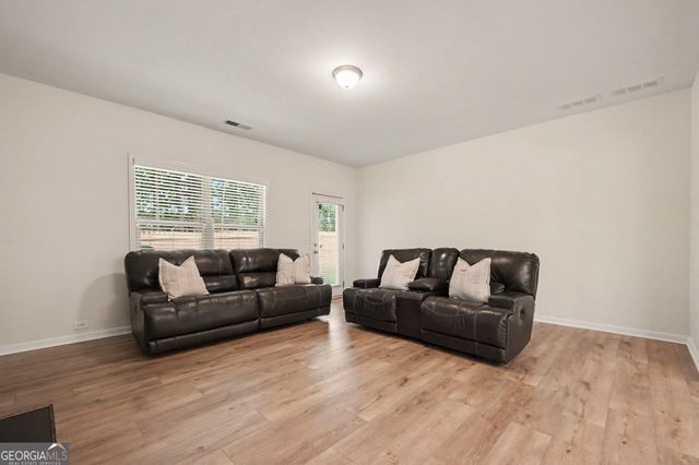 3923 Kingfisher Drive, Atlanta, GA 30349