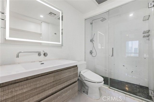 800 W 1st Street 2206, Los Angeles, CA 90012