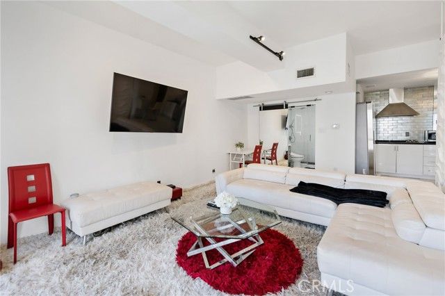 800 W 1st Street 2206, Los Angeles, CA 90012