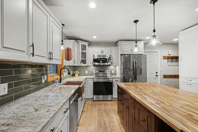 6069 Stout Creek Avenue Ne, Cannon Twp, MI 49306