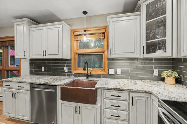 6069 Stout Creek Avenue Ne, Cannon Twp, MI 49306