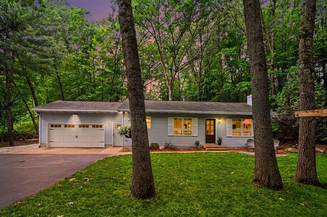 6069 Stout Creek Avenue Ne, Cannon Twp, MI 49306