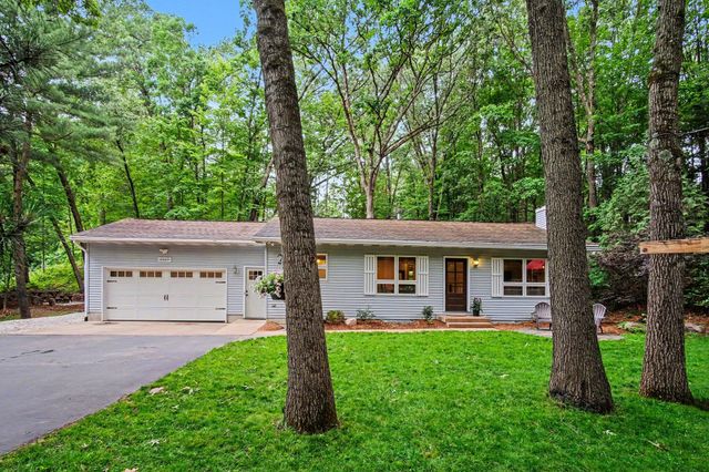 6069 Stout Creek Avenue Ne, Cannon Twp, MI 49306