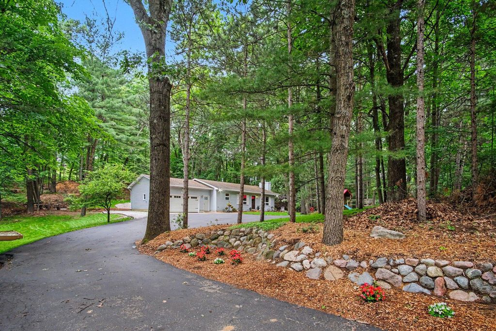 6069 Stout Creek Avenue Ne, Cannon Twp, MI 49306