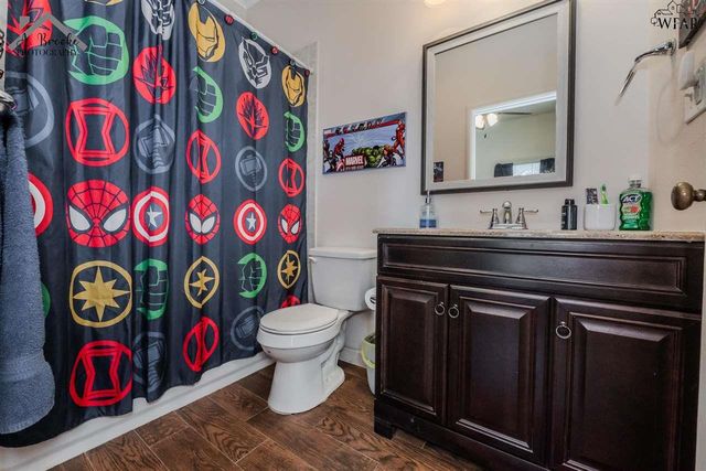 419 N WAGGONER STREET, Electra, TX 76360