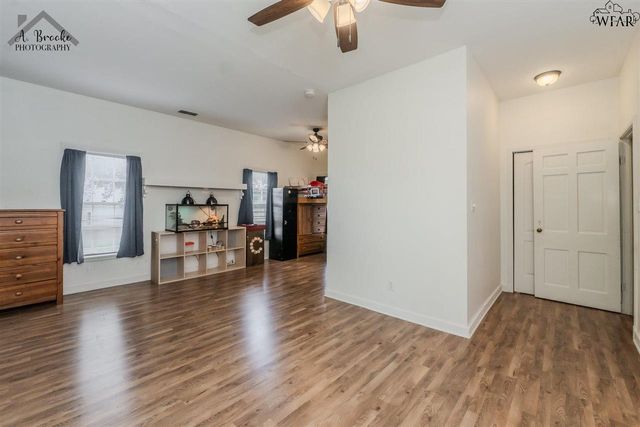 419 N WAGGONER STREET, Electra, TX 76360