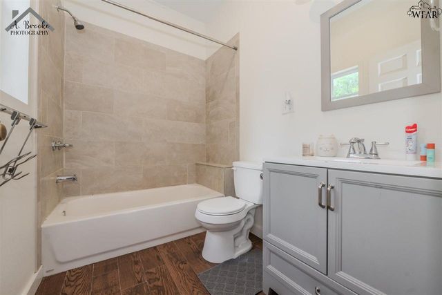 419 N WAGGONER STREET, Electra, TX 76360