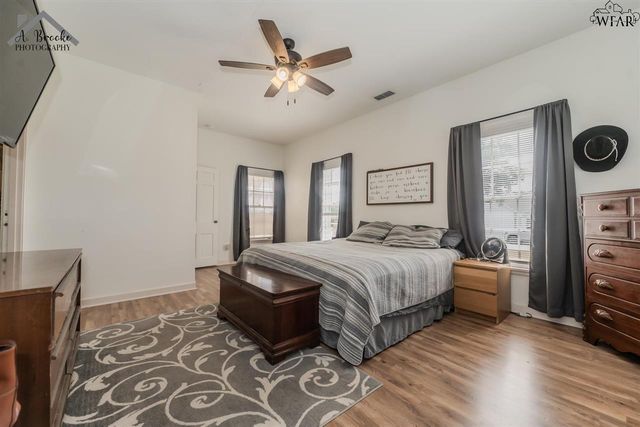 419 N WAGGONER STREET, Electra, TX 76360