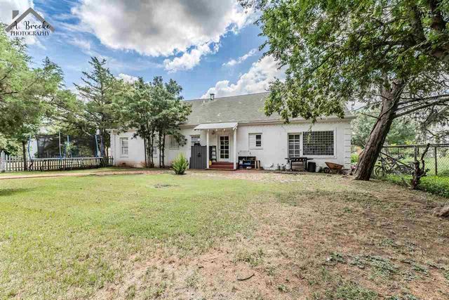419 N WAGGONER STREET, Electra, TX 76360