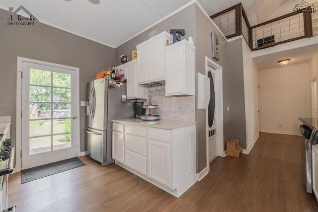 419 N WAGGONER STREET, Electra, TX 76360