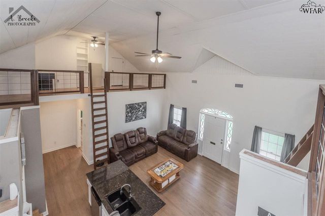 419 N WAGGONER STREET, Electra, TX 76360