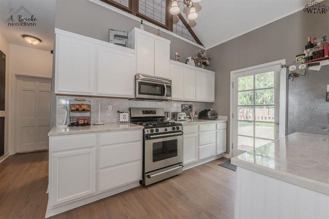 419 N WAGGONER STREET, Electra, TX 76360