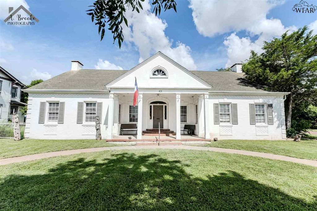 419 N WAGGONER STREET, Electra, TX 76360