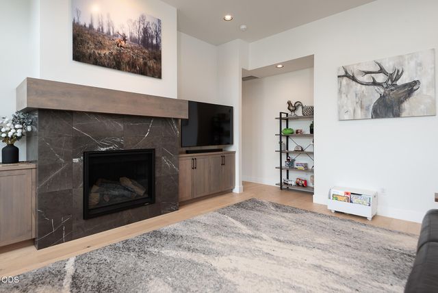 2963 NW Polarstar Avenue, Bend, OR 97703