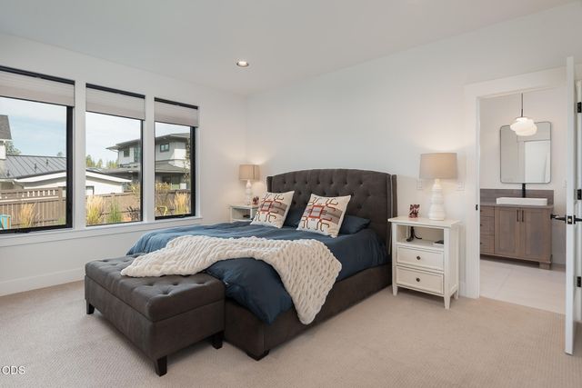 2963 NW Polarstar Avenue, Bend, OR 97703