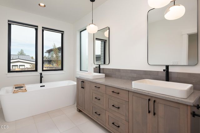 2963 NW Polarstar Avenue, Bend, OR 97703