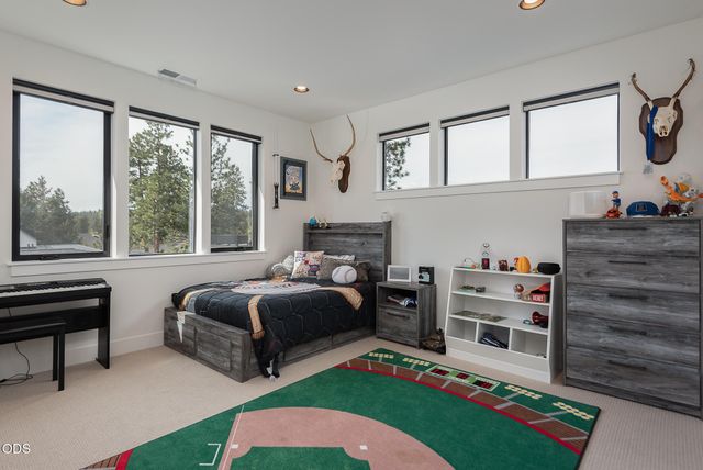 2963 NW Polarstar Avenue, Bend, OR 97703